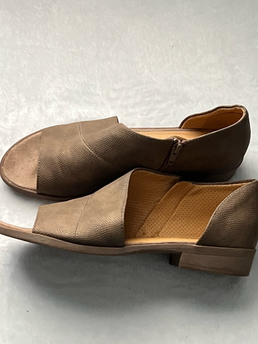 Women’s Open Toe Low Heel Sandals - Brown, Size 8‎ 1/2